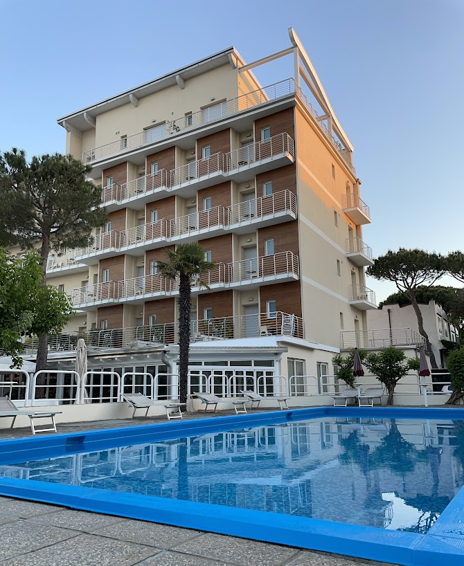 L'Hotel Franca e la sua piscina a Milano Marittima