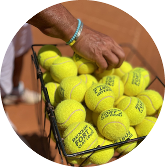 Il campo da tennis in terra rossa